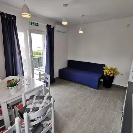 In With Sea View, Terrace, Air Conditioning, Wifi 4819-4 Lejlighed Pakoštane